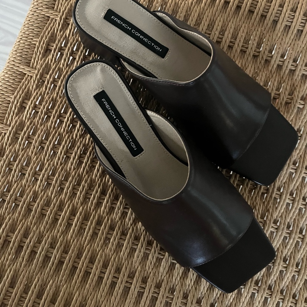 NEW IN BOX! French Connection Block Heels w/ Square Toe - Picture 3 of 7
